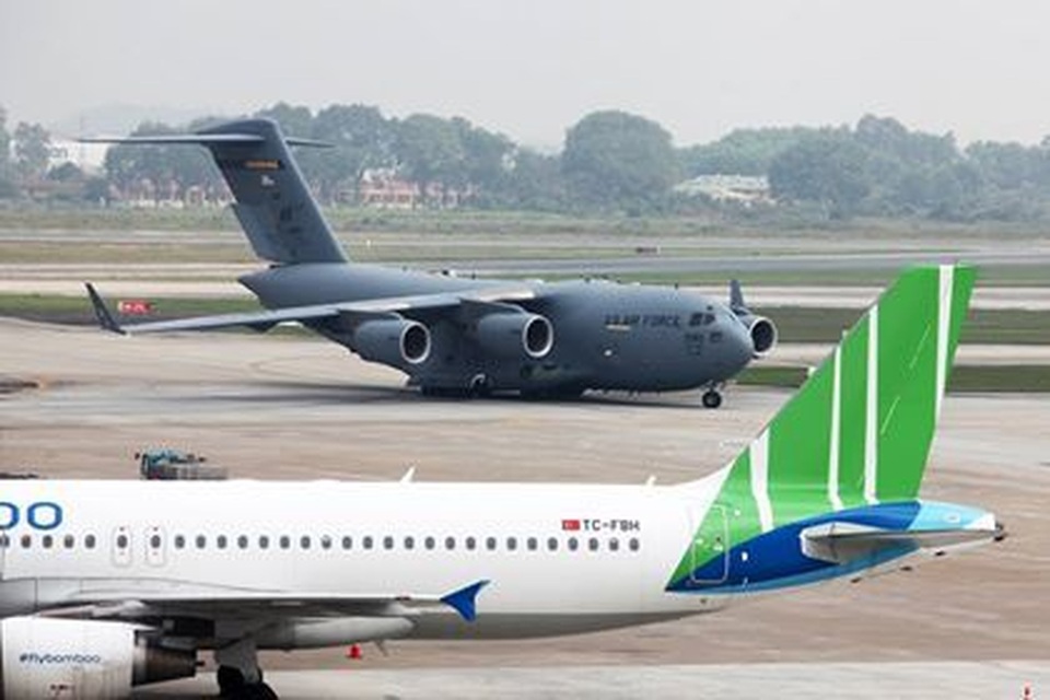 Máy bay vận tải hạng nặng C-17 của Mỹ tiếp tục đến Nội Bài - 6 Máy bay vận tải hạng nặng C-17 của Mỹ tiếp tục đến Nội Bài - 6