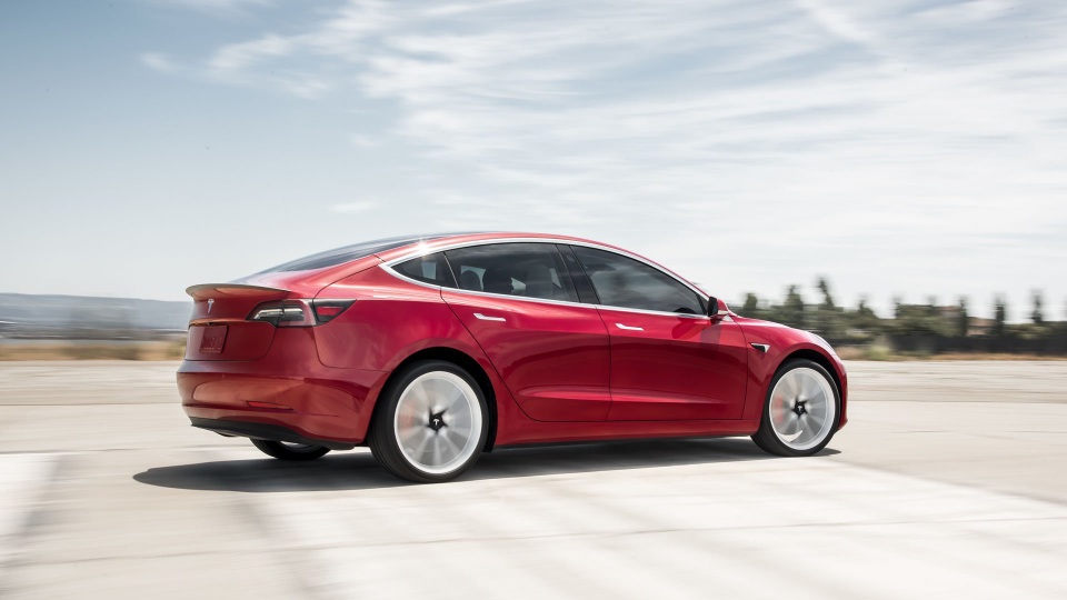Tesla Model 3 trở nên bất khả xâm phạm - 2 Tesla Model 3 trở nên bất khả xâm phạm - 2