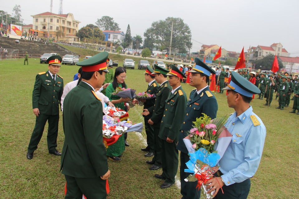 Tân binh cả nước bịn rịn trong ngày lên đường nhập ngũ - 8 Tân binh cả nước bịn rịn trong ngày lên đường nhập ngũ - 8