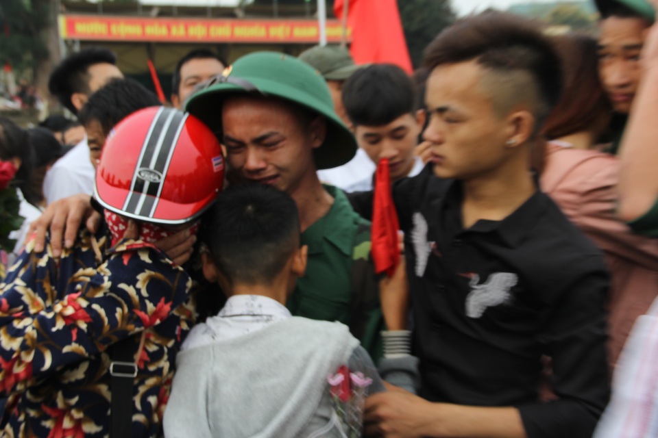 Tân binh cả nước bịn rịn trong ngày lên đường nhập ngũ - 3 Tân binh cả nước bịn rịn trong ngày lên đường nhập ngũ - 3