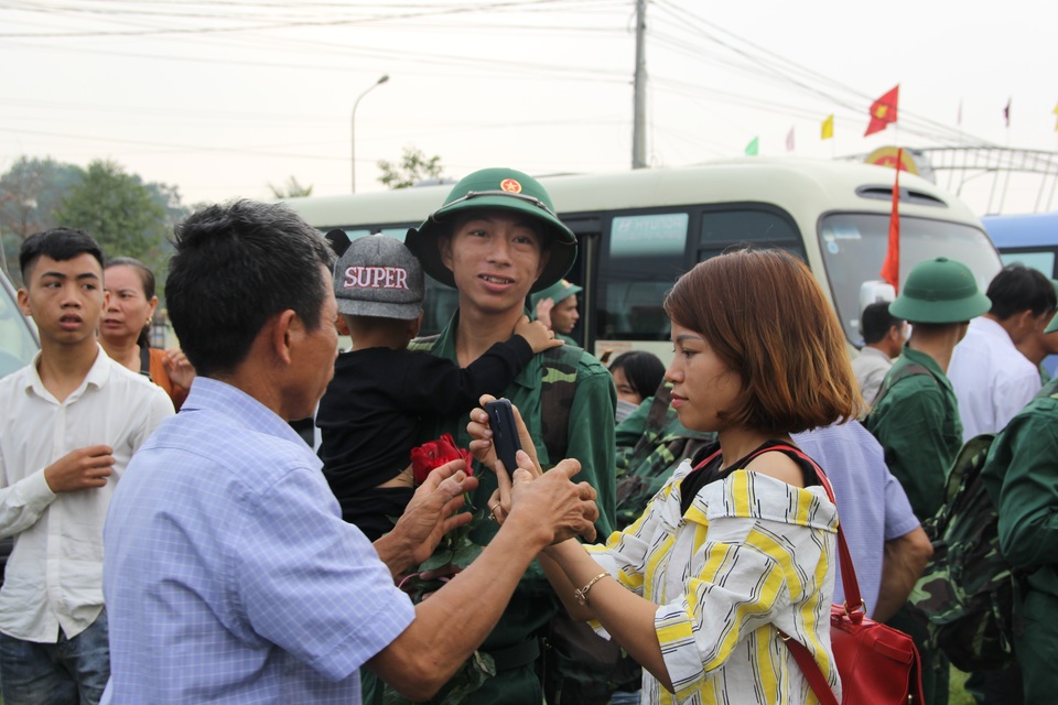 Tân binh cả nước bịn rịn trong ngày lên đường nhập ngũ - 4 Tân binh cả nước bịn rịn trong ngày lên đường nhập ngũ - 4