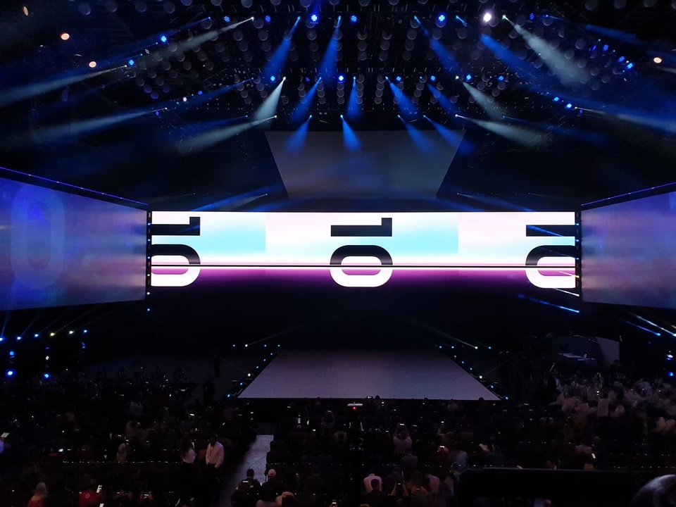 Điện thoại gập được Galaxy Fold và “bom tấn” Galaxy S10 trình làng - 1 Điện thoại gập được Galaxy Fold và “bom tấn” Galaxy S10 trình làng - 1