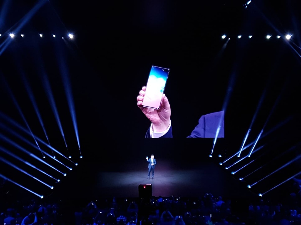 Điện thoại gập được Galaxy Fold và “bom tấn” Galaxy S10 trình làng - 8 Điện thoại gập được Galaxy Fold và “bom tấn” Galaxy S10 trình làng - 8
