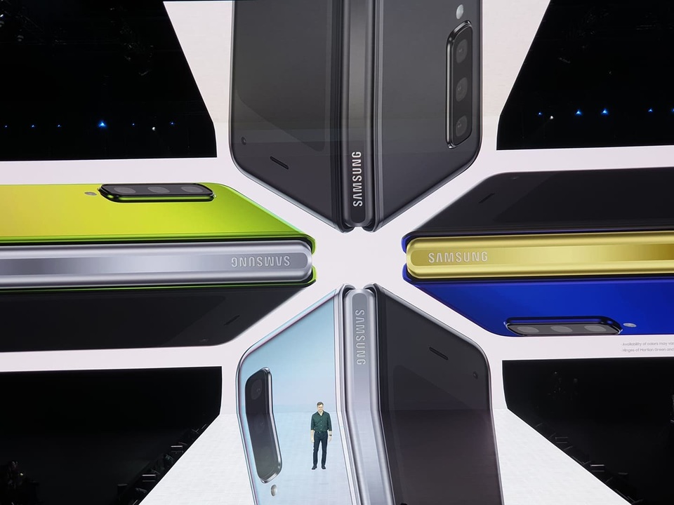Điện thoại gập được Galaxy Fold và “bom tấn” Galaxy S10 trình làng - 7 Điện thoại gập được Galaxy Fold và “bom tấn” Galaxy S10 trình làng - 7