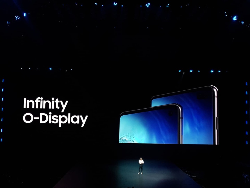 Điện thoại gập được Galaxy Fold và “bom tấn” Galaxy S10 trình làng - 9 Điện thoại gập được Galaxy Fold và “bom tấn” Galaxy S10 trình làng - 9