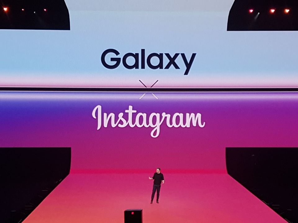 Điện thoại gập được Galaxy Fold và “bom tấn” Galaxy S10 trình làng - 13 Điện thoại gập được Galaxy Fold và “bom tấn” Galaxy S10 trình làng - 13