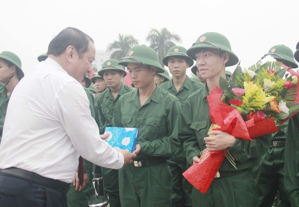 Tân binh cả nước bịn rịn trong ngày lên đường nhập ngũ - 21 Tân binh cả nước bịn rịn trong ngày lên đường nhập ngũ - 21