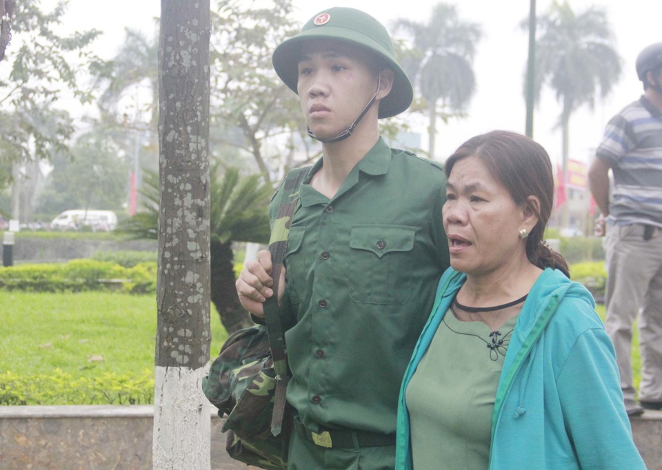 Tân binh cả nước bịn rịn trong ngày lên đường nhập ngũ - 26 Tân binh cả nước bịn rịn trong ngày lên đường nhập ngũ - 26