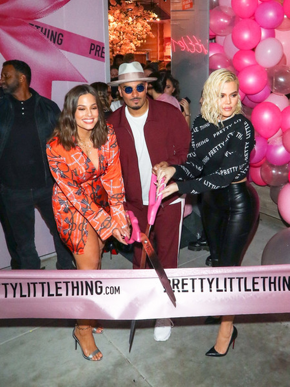Khloe Kardashian lạnh lùng tái xuất sau thông tin bạn trai ngoại tình - 4 Khloe Kardashian lạnh lùng tái xuất sau thông tin bạn trai ngoại tình - 4