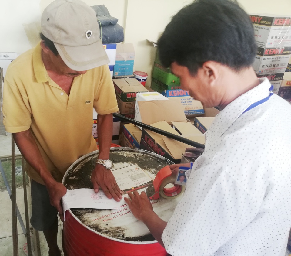 Bạc Liêu: Nghi vấn nhớt Top Oil có màu “lạ” khác thường - 6