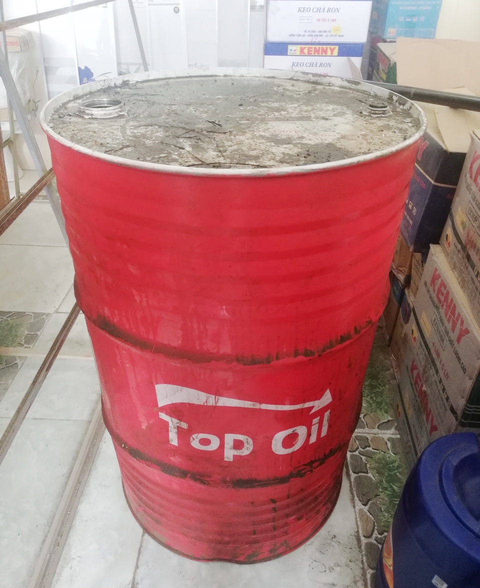 Bạc Liêu: Nghi vấn nhớt Top Oil có màu “lạ” khác thường - 1