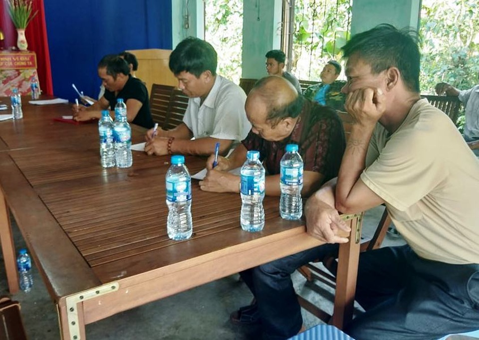 Vụ đất sét tặc lập “công trường”: Họp dân nắm thông tin bảo kê, khai thác đất trái phép! - 2 Vụ đất sét tặc lập “công trường”: Họp dân nắm thông tin bảo kê, khai thác đất trái phép! - 2