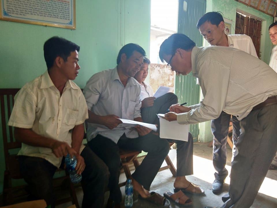 Vụ đất sét tặc lập “công trường”: Họp dân nắm thông tin bảo kê, khai thác đất trái phép! - 1 Vụ đất sét tặc lập “công trường”: Họp dân nắm thông tin bảo kê, khai thác đất trái phép! - 1
