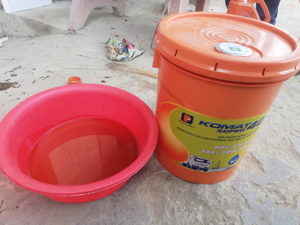 Bạc Liêu: Nghi vấn nhớt Top Oil có màu “lạ” khác thường - 4