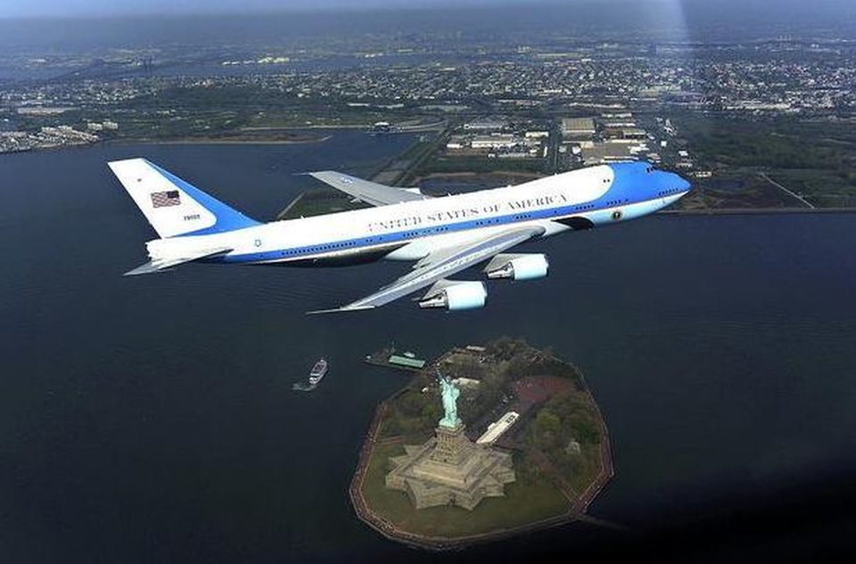 Uy lực dàn “pháo đài bay” đưa Tổng thống Trump công du nước ngoài - 6 Uy lực dàn “pháo đài bay” đưa Tổng thống Trump công du nước ngoài - 6
