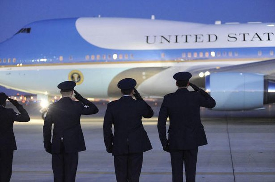 Uy lực dàn “pháo đài bay” đưa Tổng thống Trump công du nước ngoài - 2 Uy lực dàn “pháo đài bay” đưa Tổng thống Trump công du nước ngoài - 2