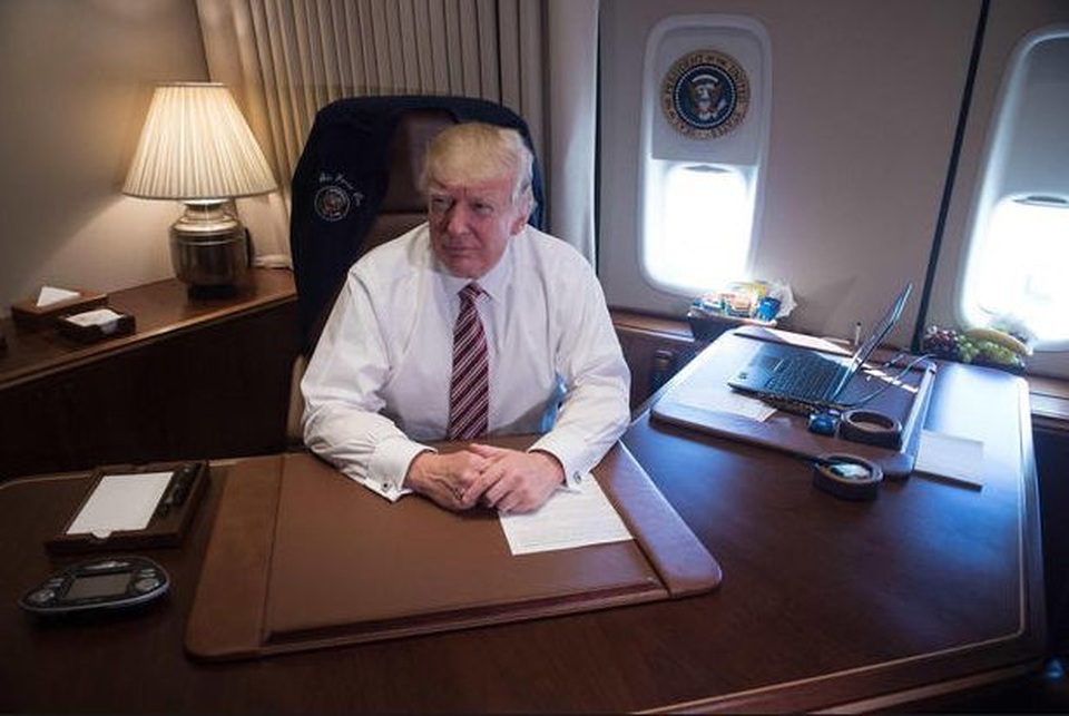 Uy lực dàn “pháo đài bay” đưa Tổng thống Trump công du nước ngoài - 4 Uy lực dàn “pháo đài bay” đưa Tổng thống Trump công du nước ngoài - 4