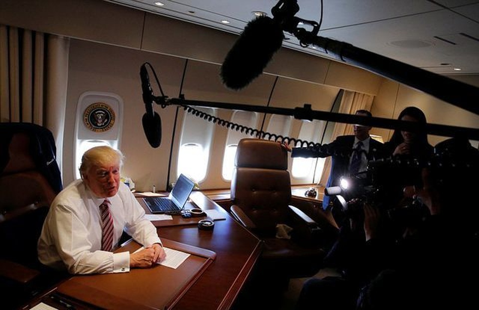 Uy lực dàn “pháo đài bay” đưa Tổng thống Trump công du nước ngoài - 5 Uy lực dàn “pháo đài bay” đưa Tổng thống Trump công du nước ngoài - 5