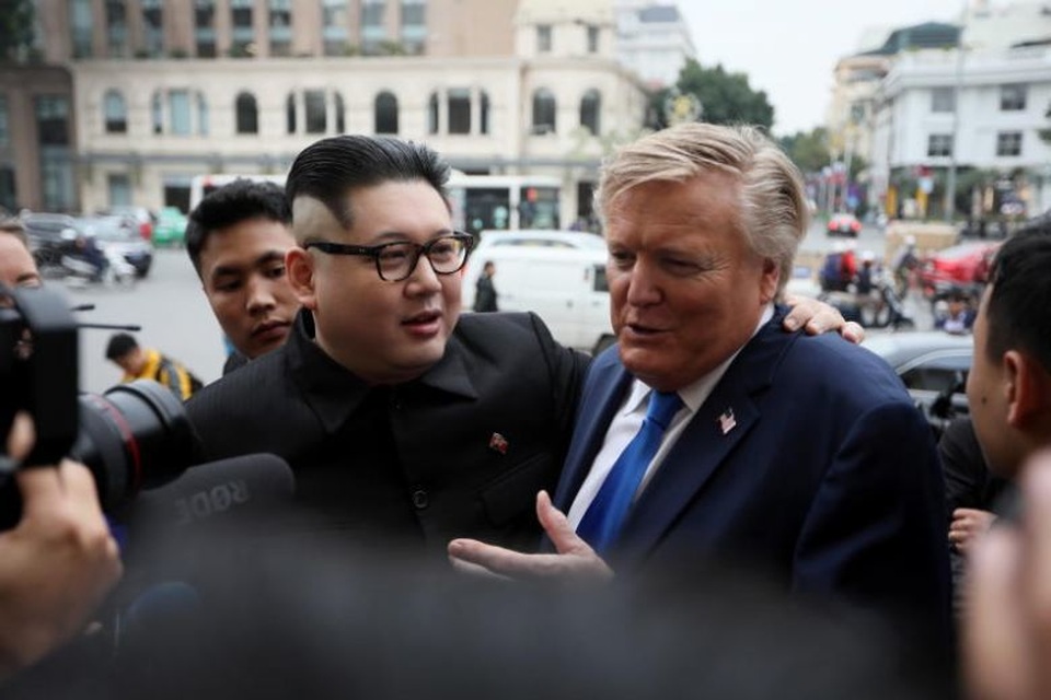 Tiết lộ thu nhập khủng của bản sao ông Kim Jong-un và Donald Trump - 1 Tiết lộ thu nhập khủng của bản sao ông Kim Jong-un và Donald Trump - 1