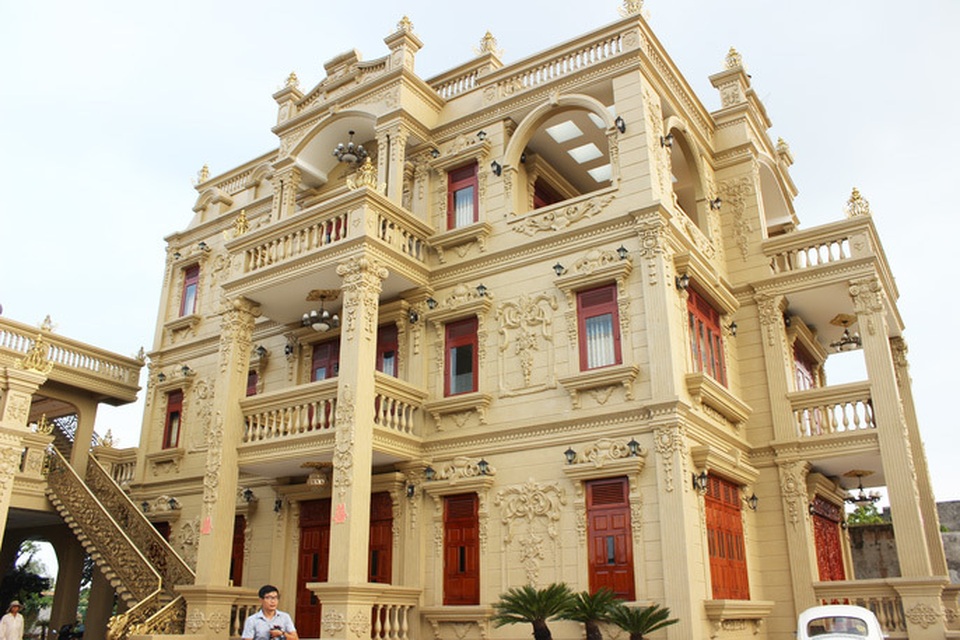 Đại gia Việt đọ độ chịu chơi qua những biệt thự dát vàng lấp lánh - 1..jpg Đại gia Việt đọ độ chịu chơi qua những biệt thự dát vàng lấp lánh - 1..jpg