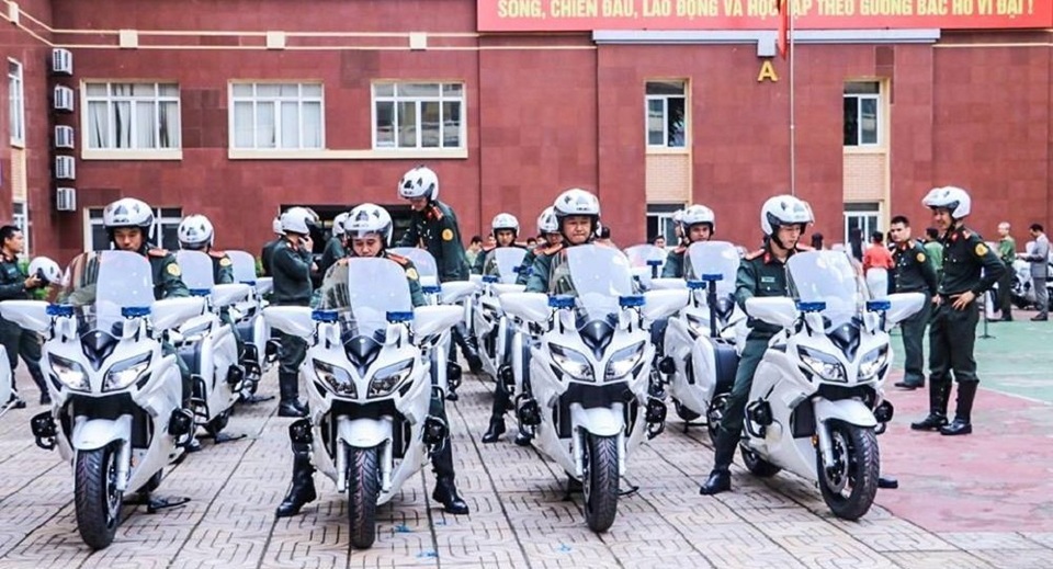 Dàn mô tô siêu độc hộ tống ông Trump khi đến Việt Nam - 4..jpg Dàn mô tô siêu độc hộ tống ông Trump khi đến Việt Nam - 4..jpg