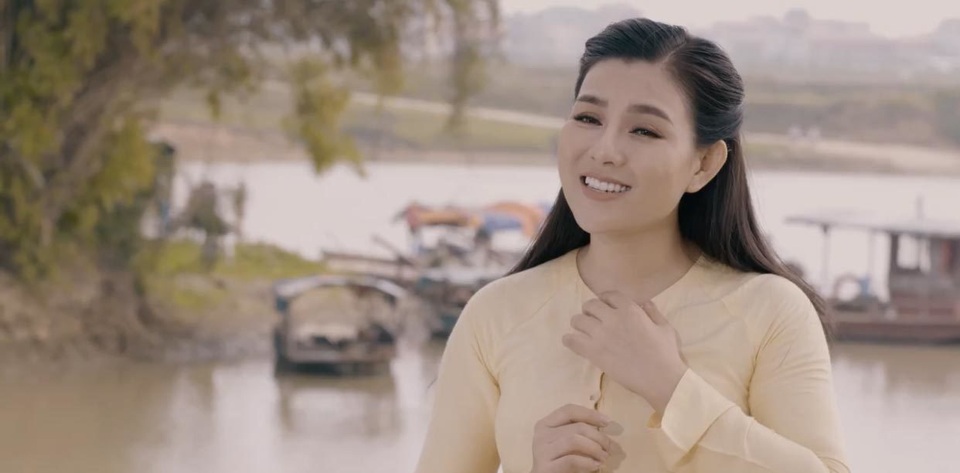 Bùi Lê Mận sợ chồng đuổi ra khỏi nhà vì đóng cảnh tình tứ với trai trẻ - 1 Bùi Lê Mận sợ chồng đuổi ra khỏi nhà vì đóng cảnh tình tứ với trai trẻ - 1