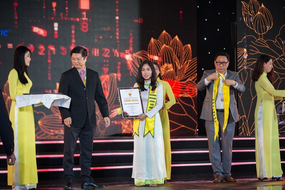 Công ty Nhựa Long Thành đạt danh hiệu Hàng Việt Nam chất lượng cao 2019 - 1 Công ty Nhựa Long Thành đạt danh hiệu Hàng Việt Nam chất lượng cao 2019 - 1