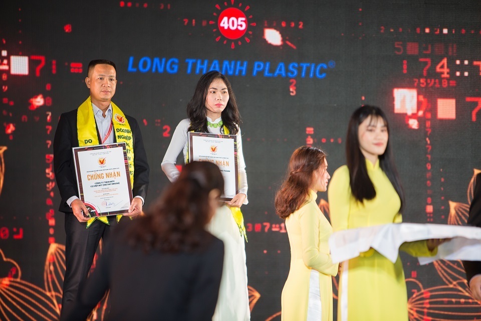 Công ty Nhựa Long Thành đạt danh hiệu Hàng Việt Nam chất lượng cao 2019 - 3 Công ty Nhựa Long Thành đạt danh hiệu Hàng Việt Nam chất lượng cao 2019 - 3