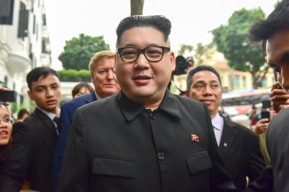 Bản sao ông Kim Jong Un và Donald Trump bất ngờ xuất hiện tại Hà Nội - 7 Bản sao ông Kim Jong Un và Donald Trump bất ngờ xuất hiện tại Hà Nội - 7