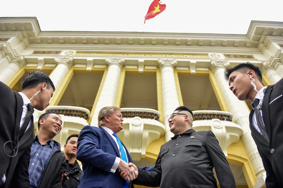 Bản sao ông Kim Jong Un và Donald Trump bất ngờ xuất hiện tại Hà Nội - 1 Bản sao ông Kim Jong Un và Donald Trump bất ngờ xuất hiện tại Hà Nội - 1