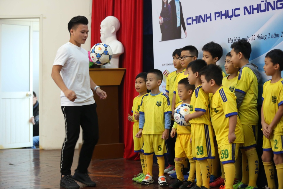 Quang Hải được đề cử Gương mặt trẻ tiêu biểu: “Tôi chỉ là người đại diện cho thành công của tập thể” - 2 Quang Hải được đề cử Gương mặt trẻ tiêu biểu: “Tôi chỉ là người đại diện cho thành công của tập thể” - 2