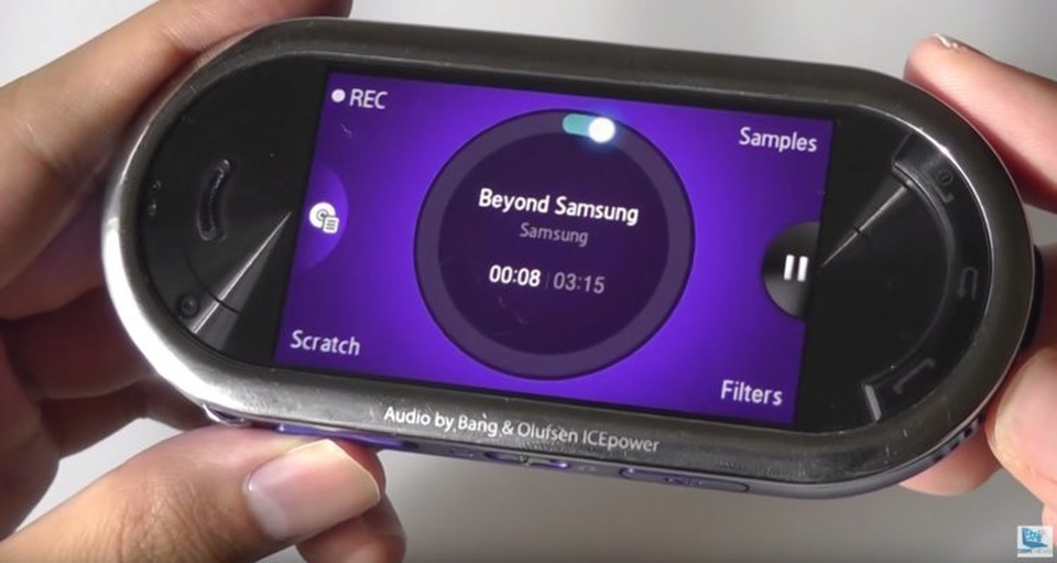 Nhìn lại những chiếc điện thoại phá cách của Samsung trong hơn một thập kỷ qua - 7