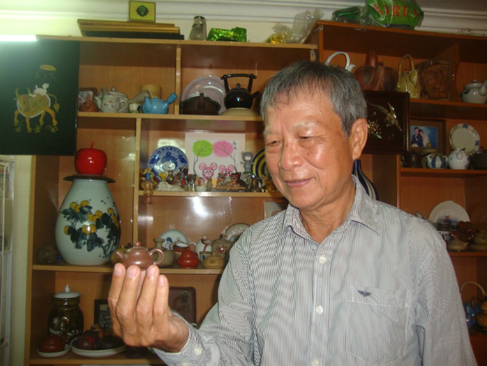 Bộ sưu tập ấm trà “độc nhất vô nhị” ở VN, có chiếc nhỏ xíu mà giá cả trăm triệu - 13 Bộ sưu tập ấm trà “độc nhất vô nhị” ở VN, có chiếc nhỏ xíu mà giá cả trăm triệu - 13