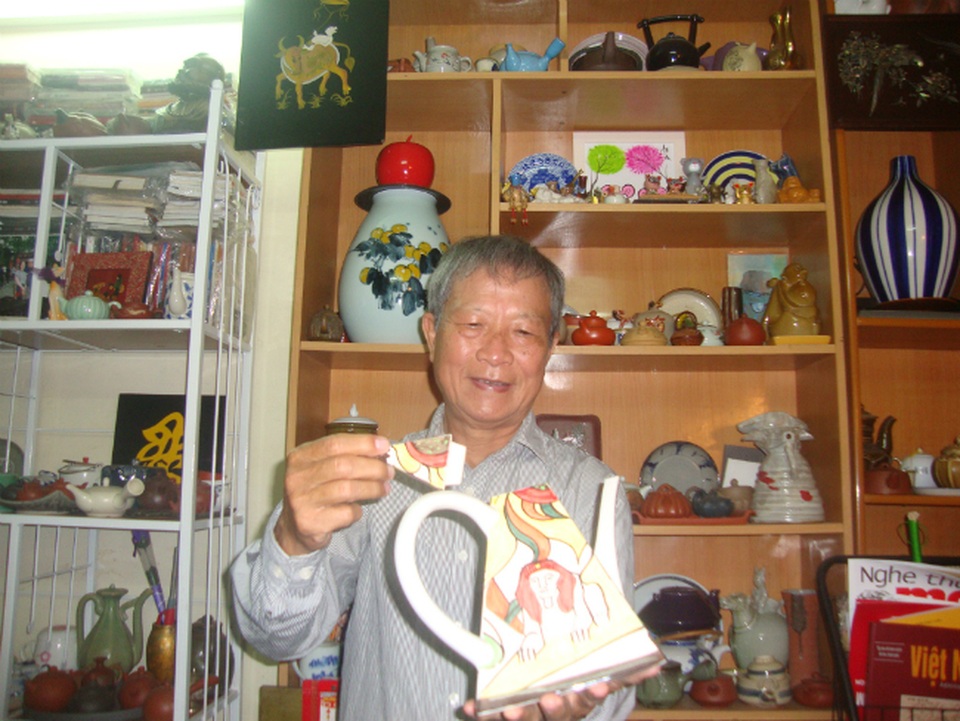 Bộ sưu tập ấm trà “độc nhất vô nhị” ở VN, có chiếc nhỏ xíu mà giá cả trăm triệu - 14 Bộ sưu tập ấm trà “độc nhất vô nhị” ở VN, có chiếc nhỏ xíu mà giá cả trăm triệu - 14