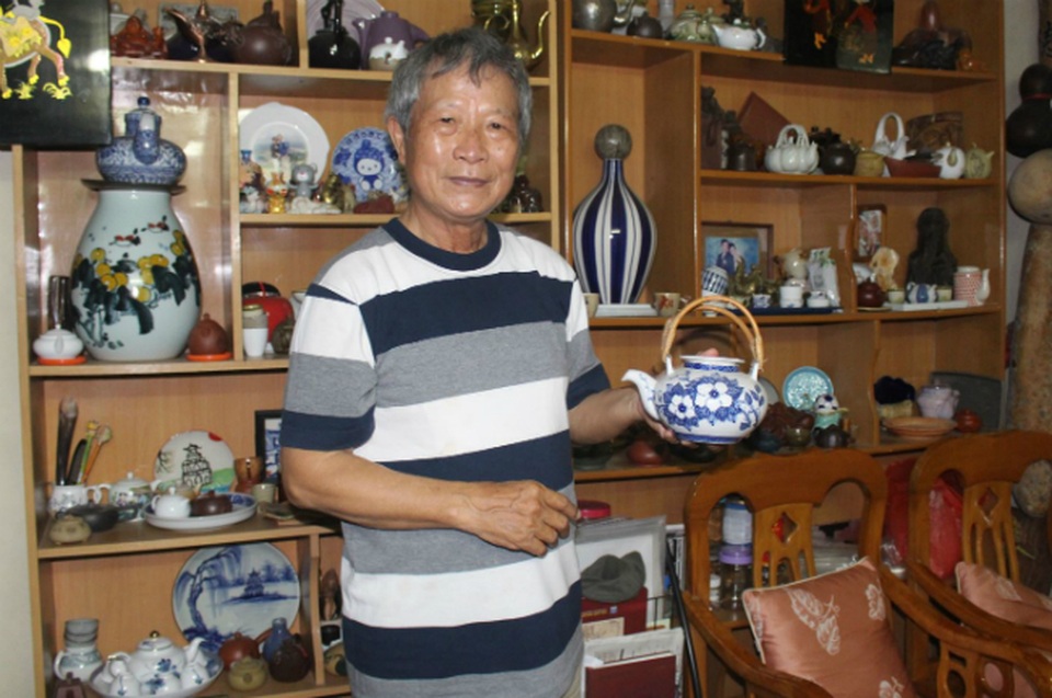Bộ sưu tập ấm trà “độc nhất vô nhị” ở VN, có chiếc nhỏ xíu mà giá cả trăm triệu - 15 Bộ sưu tập ấm trà “độc nhất vô nhị” ở VN, có chiếc nhỏ xíu mà giá cả trăm triệu - 15