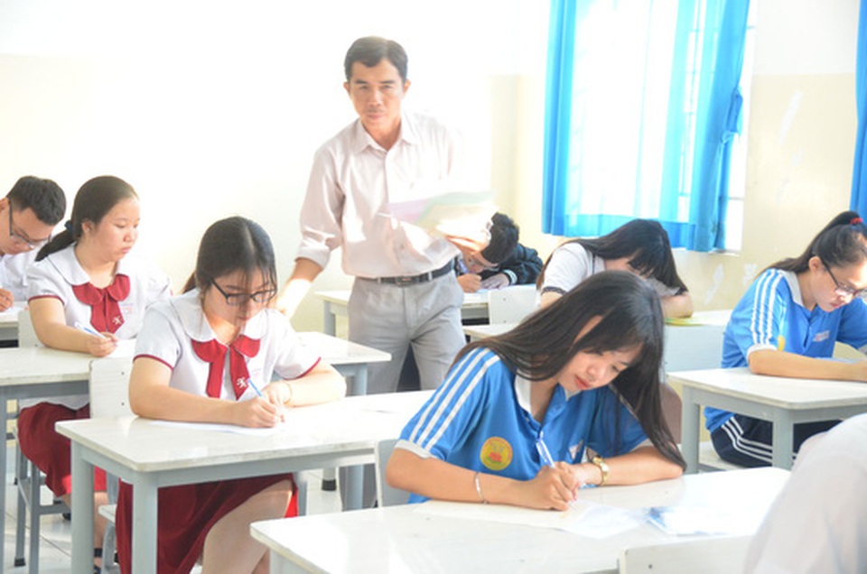 Chung lớp, chung phòng thi: Khó tránh tiêu cực - 1 Chung lớp, chung phòng thi: Khó tránh tiêu cực - 1