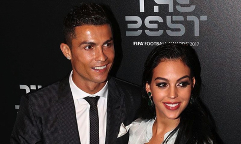 Nhìn lại 3 mối tình sâu đậm của C.Ronaldo và những bài học “thấm thía” - 3 Nhìn lại 3 mối tình sâu đậm của C.Ronaldo và những bài học “thấm thía” - 3