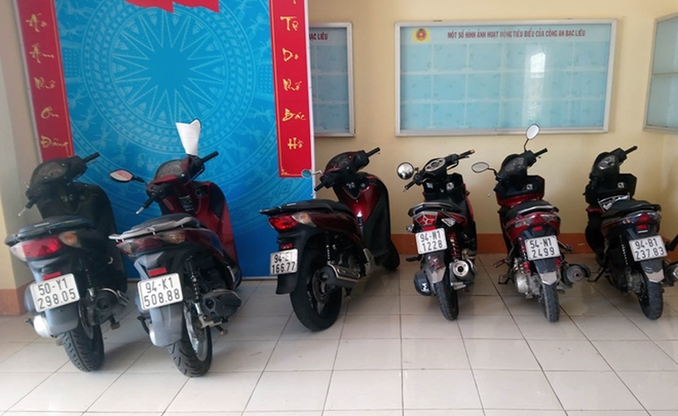 Giả danh lãnh đạo công ty xổ số lừa đảo hơn 20 tỉ đồng - 2 Giả danh lãnh đạo công ty xổ số lừa đảo hơn 20 tỉ đồng - 2