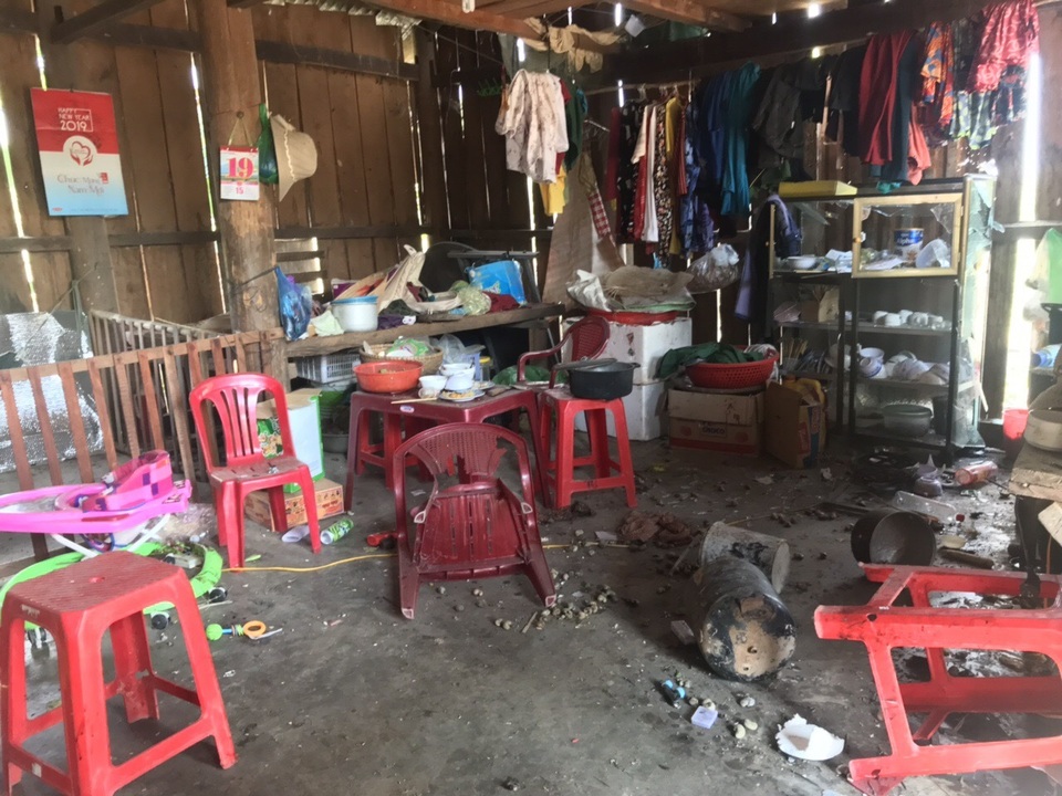 4 người trong gia đình thương tích sau tiếng nổ lớn giữa trưa - 1 4 người trong gia đình thương tích sau tiếng nổ lớn giữa trưa - 1