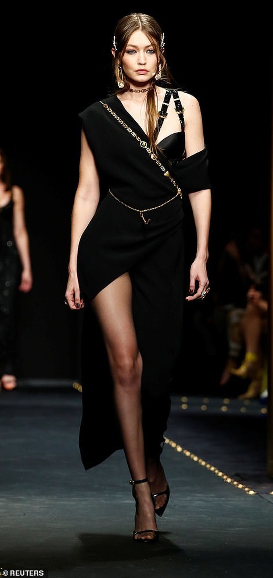 Dàn chân dài đình đám tỏa sáng tại Milan  - 6