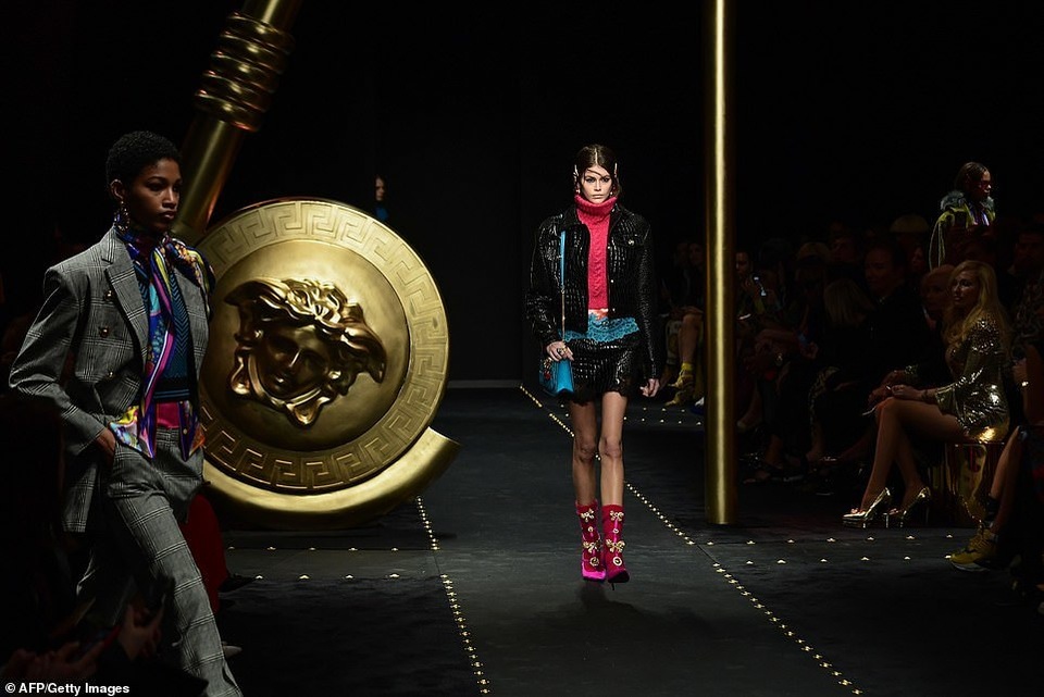 Dàn chân dài đình đám tỏa sáng tại Milan  - 11