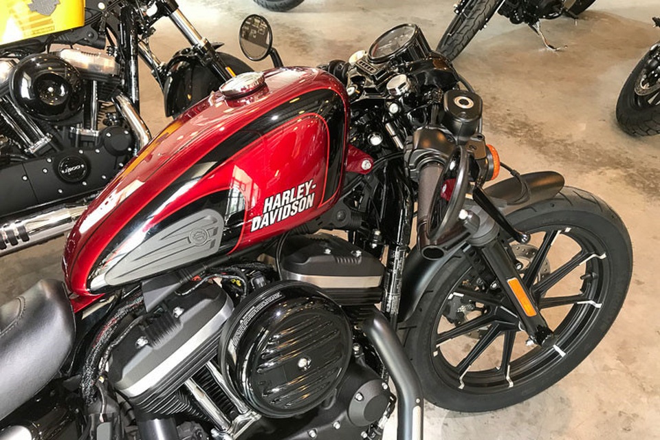 Minh Nhựa tậu siêu mô tô Harley-Davidson gần nửa tỷ đồng - 4..jpg Minh Nhựa tậu siêu mô tô Harley-Davidson gần nửa tỷ đồng - 4..jpg