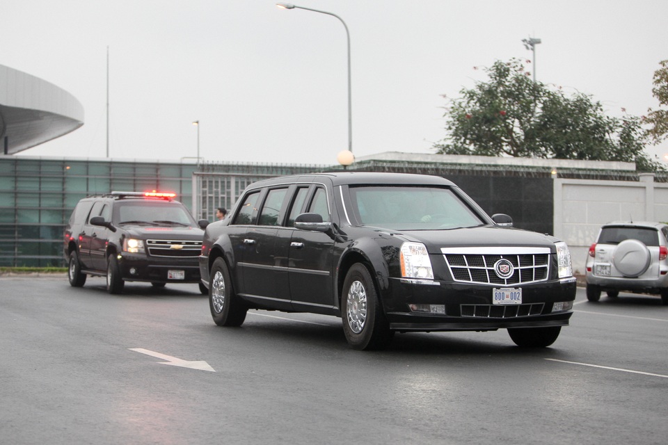 Xe “quái thú” của Tổng thống Donald Trump lăn bánh trên đường Hà Nội - 14 Xe “quái thú” của Tổng thống Donald Trump lăn bánh trên đường Hà Nội - 14