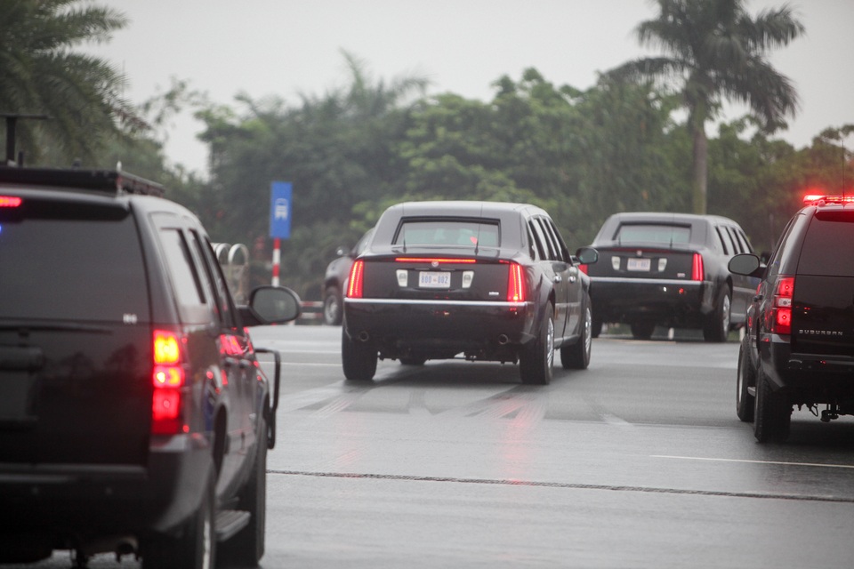 Xe “quái thú” của Tổng thống Donald Trump lăn bánh trên đường Hà Nội - 19 Xe “quái thú” của Tổng thống Donald Trump lăn bánh trên đường Hà Nội - 19