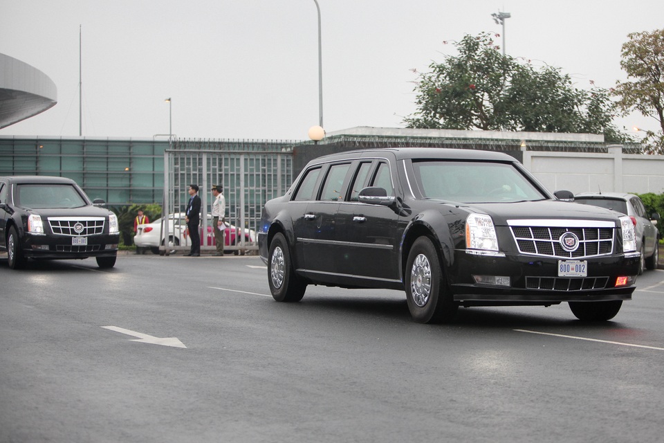 Xe “quái thú” của Tổng thống Donald Trump lăn bánh trên đường Hà Nội - 16 Xe “quái thú” của Tổng thống Donald Trump lăn bánh trên đường Hà Nội - 16