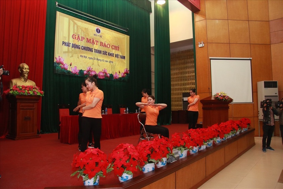 Xuất xứ bài thể dục giữa giờ gây sốt mạng xã hội - 3 Xuất xứ bài thể dục giữa giờ gây sốt mạng xã hội - 3