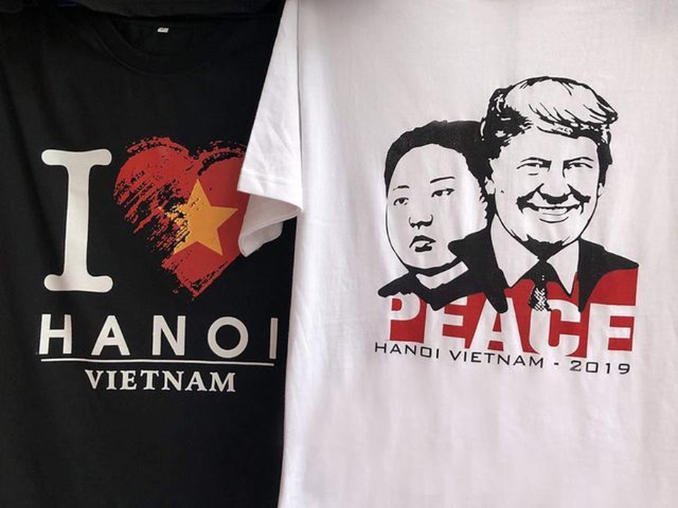 Dựa hơi cuộc gặp Trump – Un bán trăm áo phông/ngày; bà nội trợ săn nấm 10 triệu đồng/kg ăn dần - 2 Dựa hơi cuộc gặp Trump – Un bán trăm áo phông/ngày; bà nội trợ săn nấm 10 triệu đồng/kg ăn dần - 2