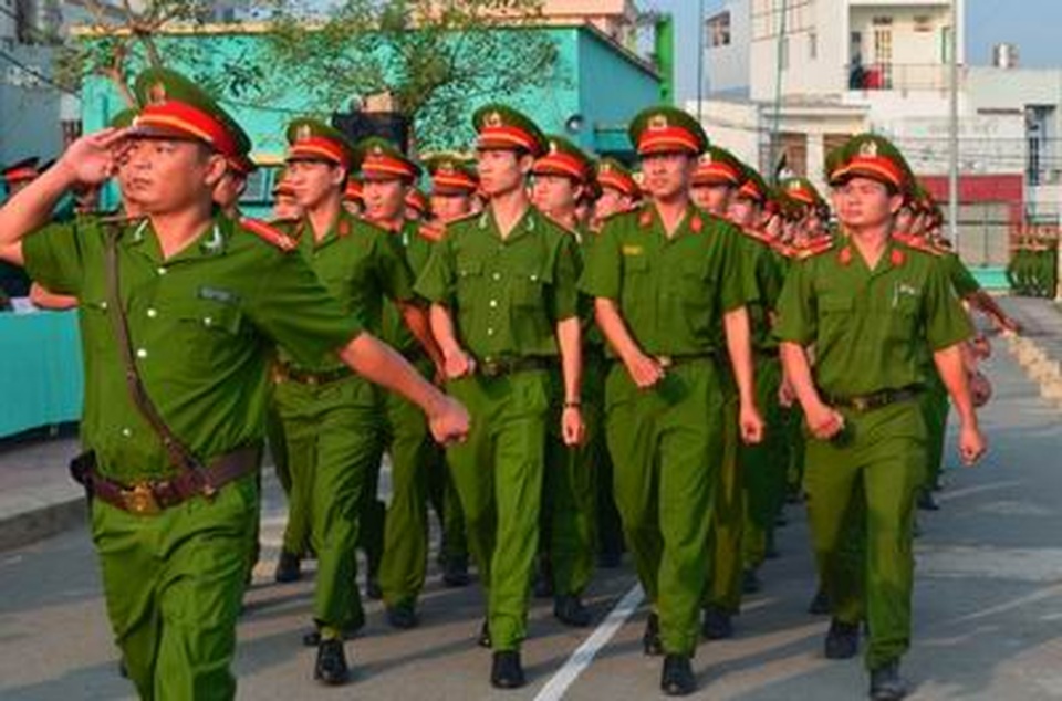 Đề xuất chế độ, chính sách đối với sĩ quan, hạ sĩ quan CAND chuyển ngành - 1 Đề xuất chế độ, chính sách đối với sĩ quan, hạ sĩ quan CAND chuyển ngành - 1