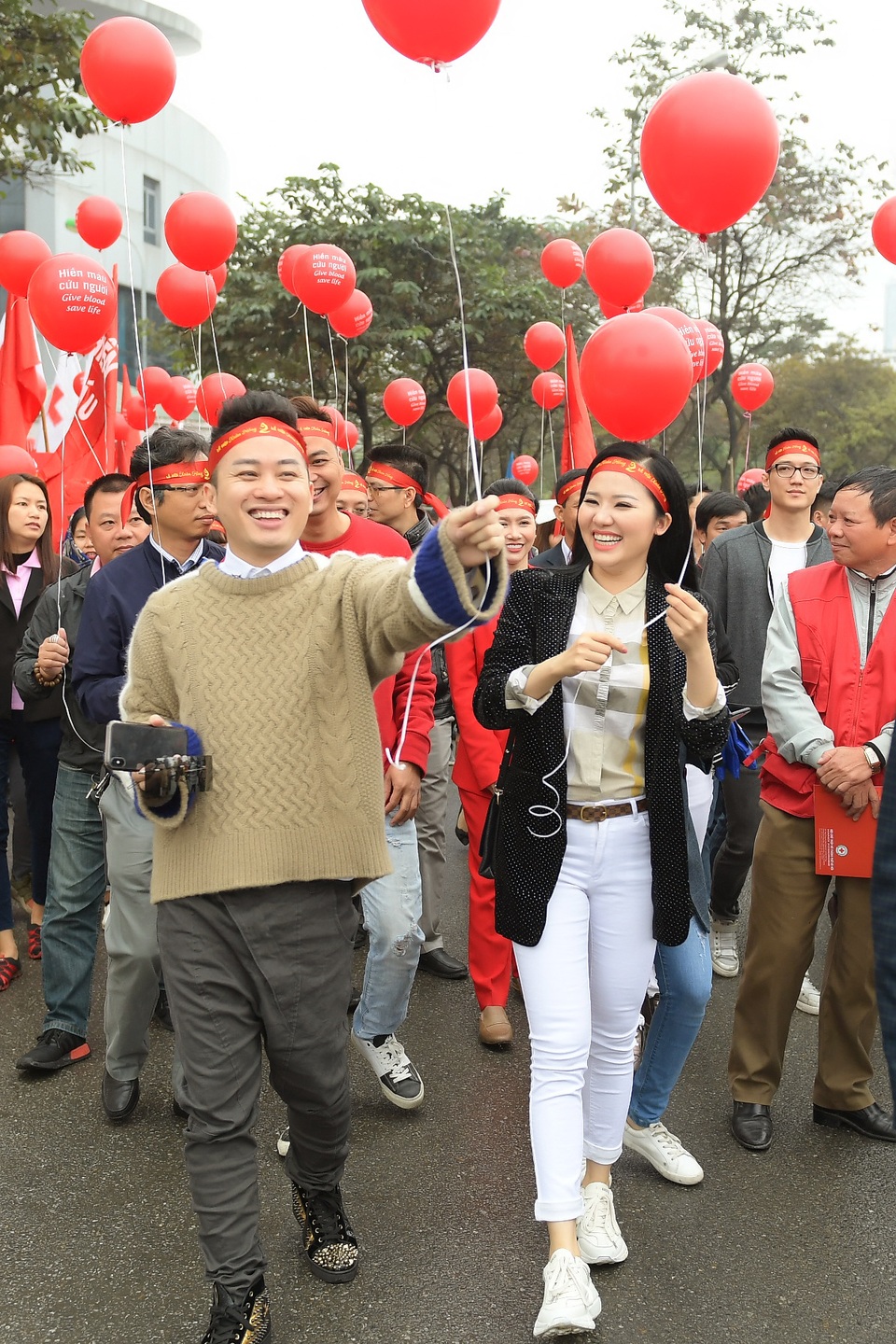 Ca sĩ Thuỳ Dung đầy nhiệt huyết trong Lễ hội Xuân Hồng 2019 - 2 Ca sĩ Thuỳ Dung đầy nhiệt huyết trong Lễ hội Xuân Hồng 2019 - 2
