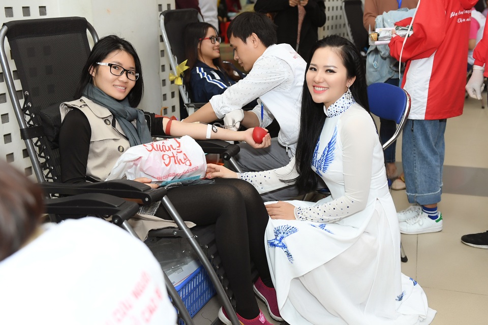 Ca sĩ Thuỳ Dung đầy nhiệt huyết trong Lễ hội Xuân Hồng 2019 - 6 Ca sĩ Thuỳ Dung đầy nhiệt huyết trong Lễ hội Xuân Hồng 2019 - 6